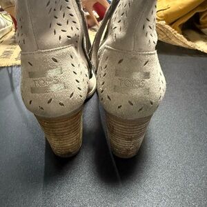 TOMS Women's Light Tan Heeled Boots